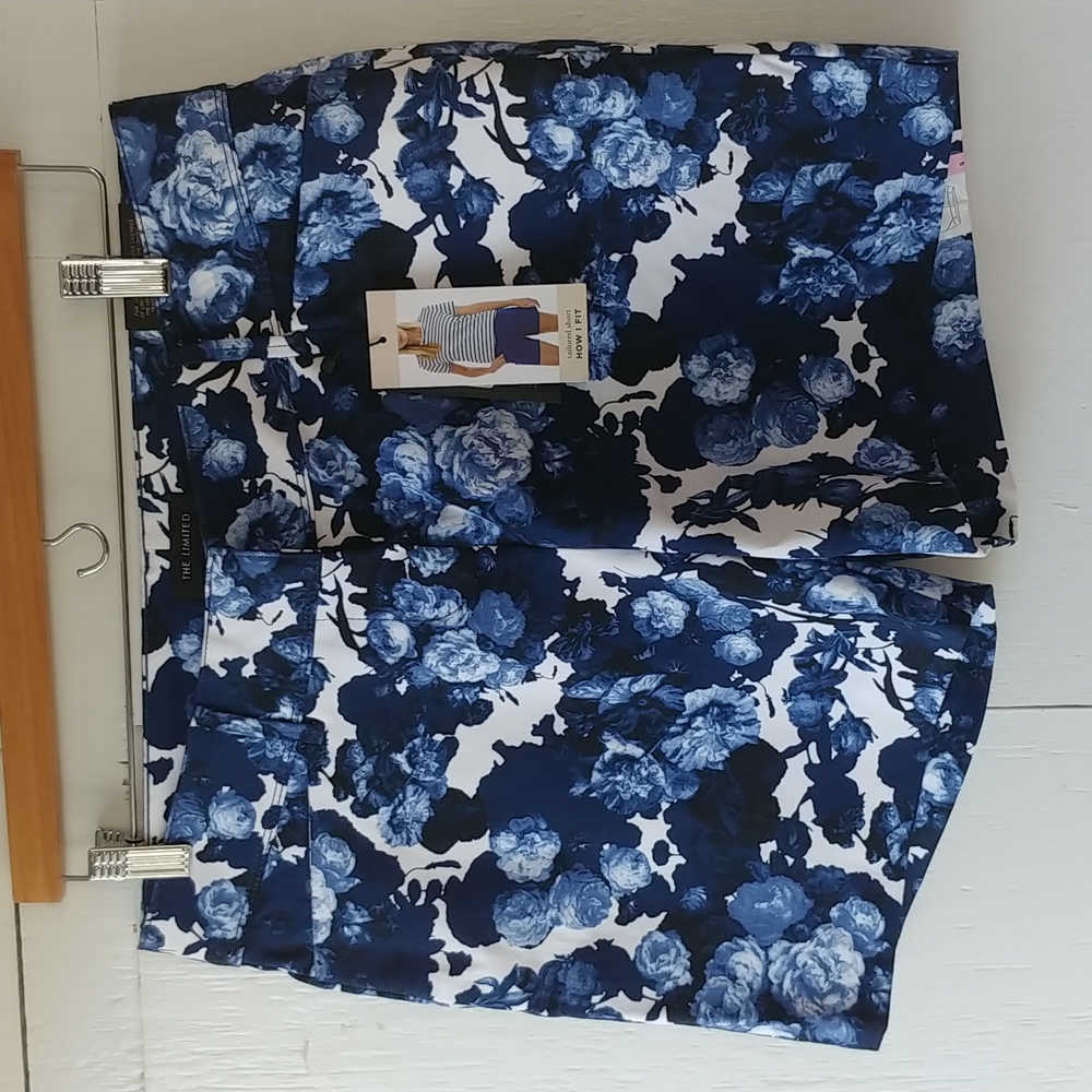 The Limited Tailored Short White with Blue Black Floral Design SZ 6